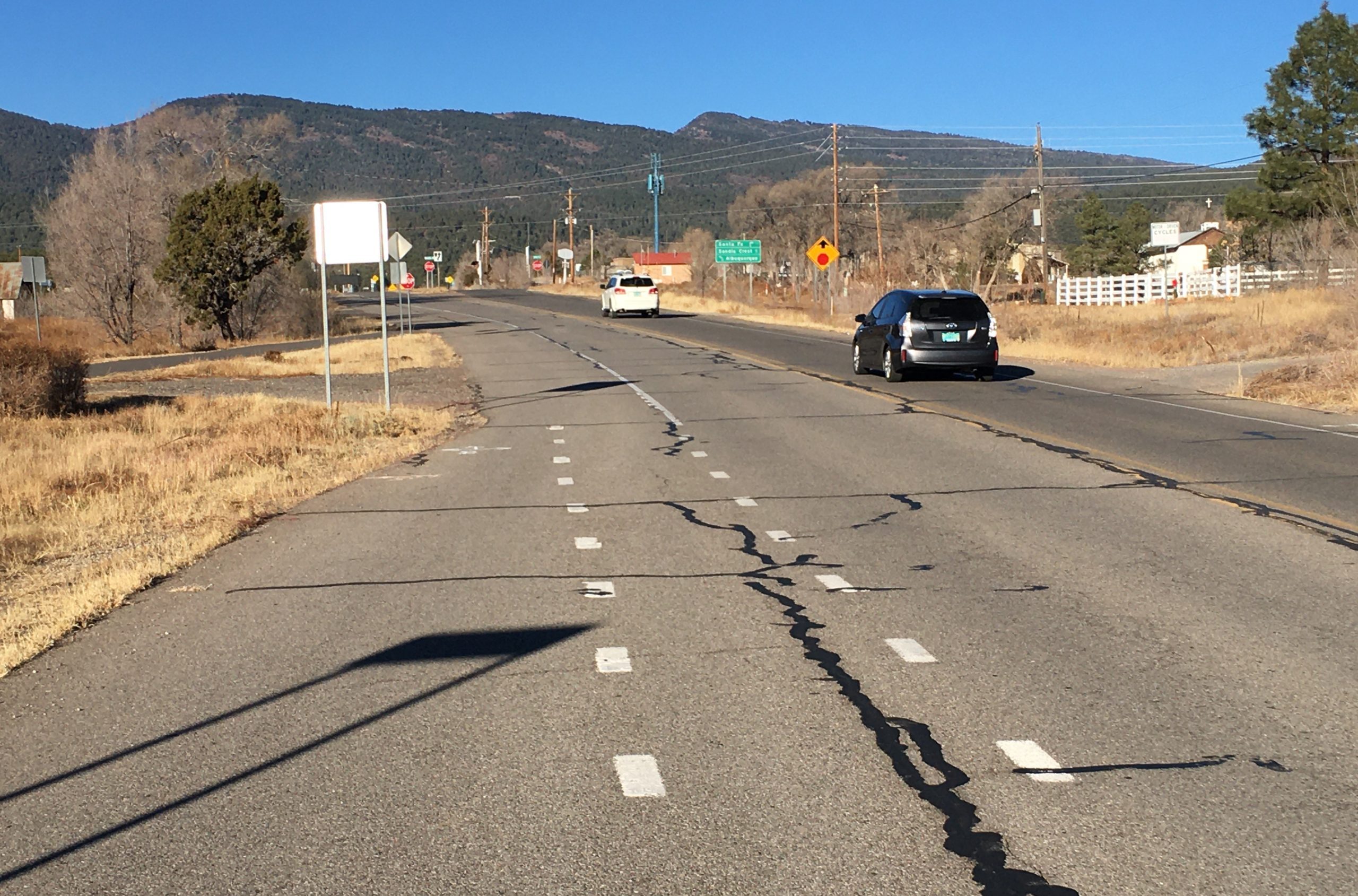 Frost Road Intersection in San Antonito